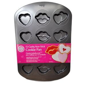 Wilton 12-Cavity Non-Stick Valentine Cookie Pan NWT